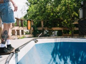 Pool cage cleaning